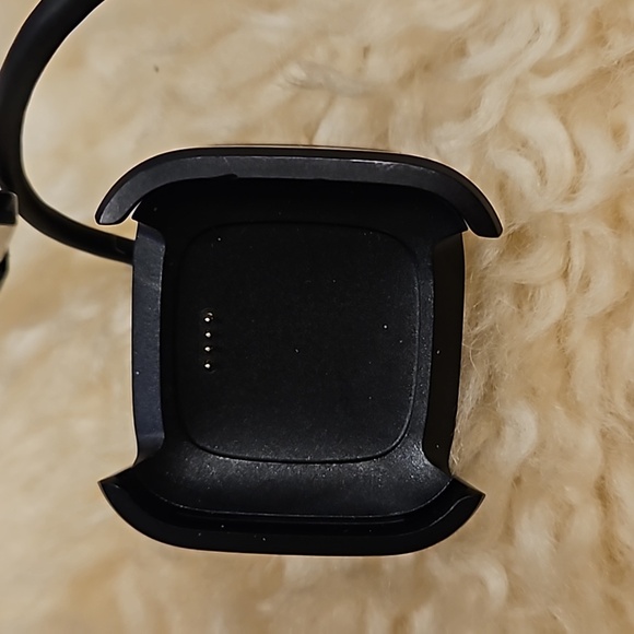 Fitbit Versa 2 Accessory Bundle With Chargers - Picture 6 of 8